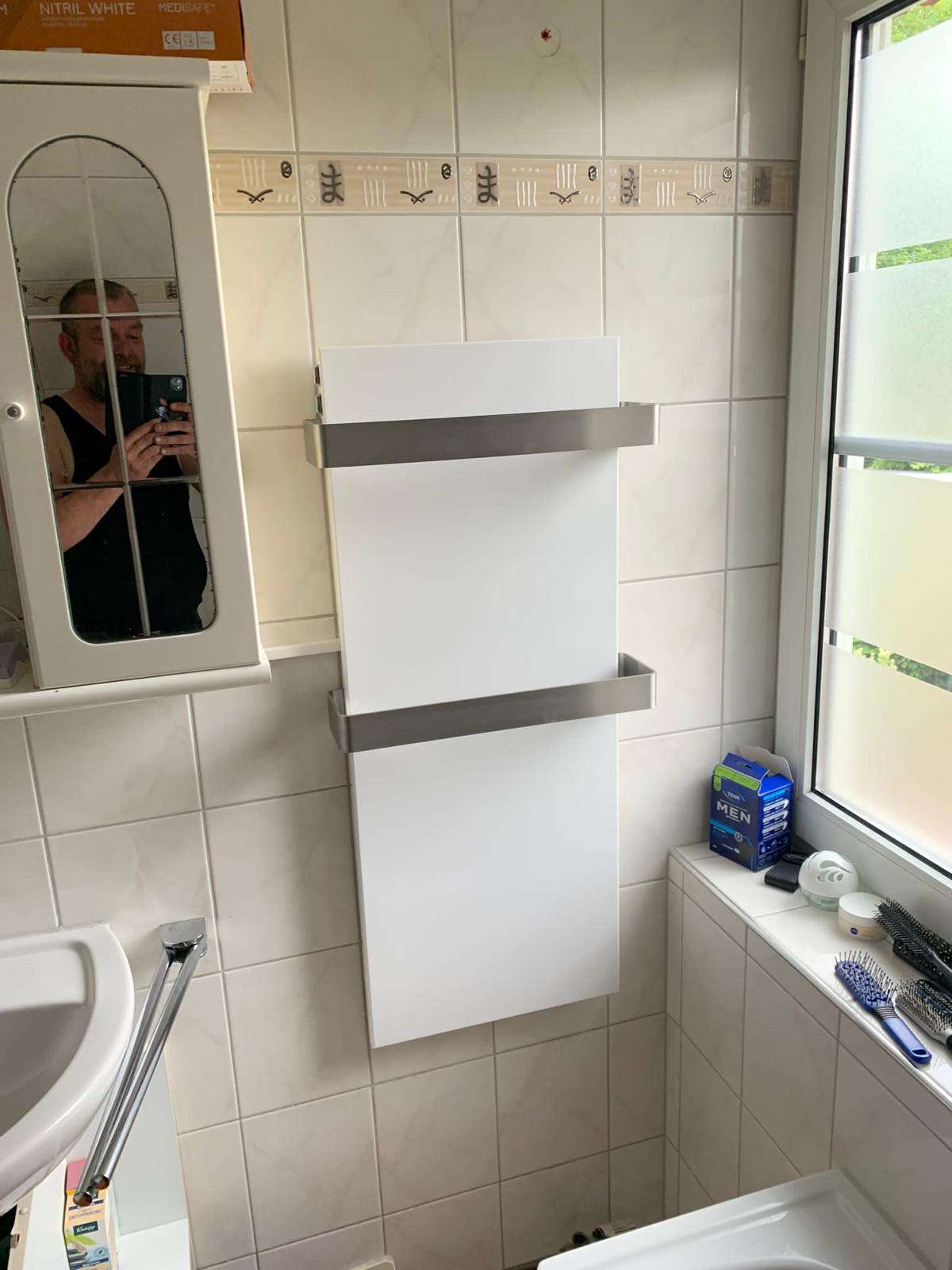 Projektfoto: Infrarot Handtuchheizung mit zweifach Handtuchhalter von Elbo-therm